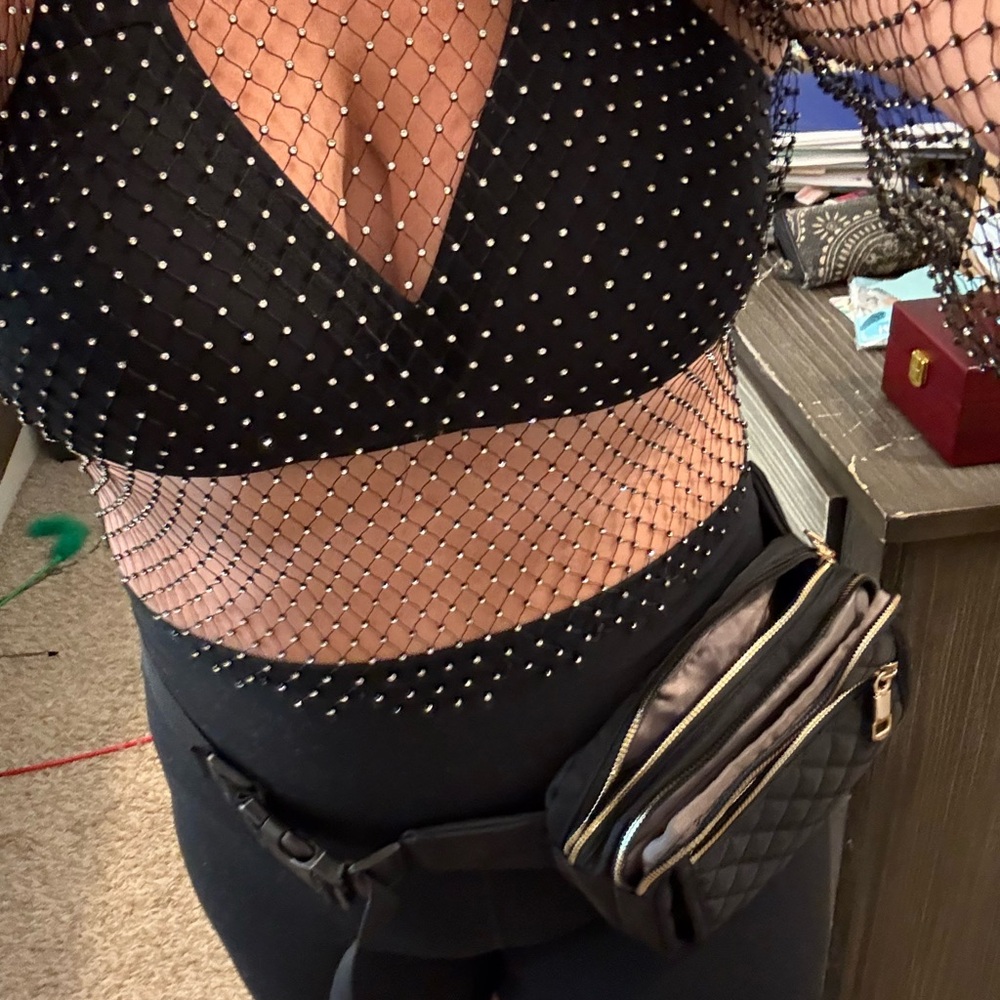 Black Mesh crop top - Picture 4 of 11